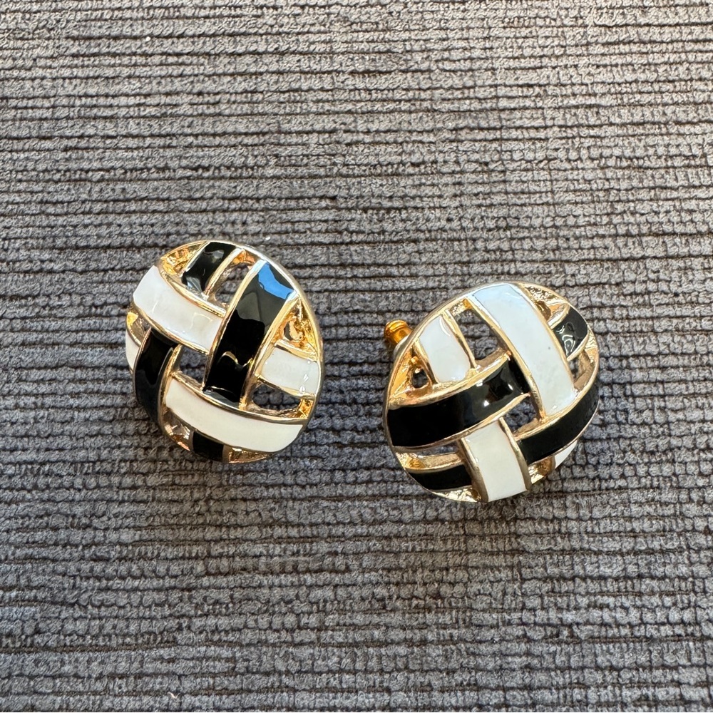 Black and White Vintage Style Earrings